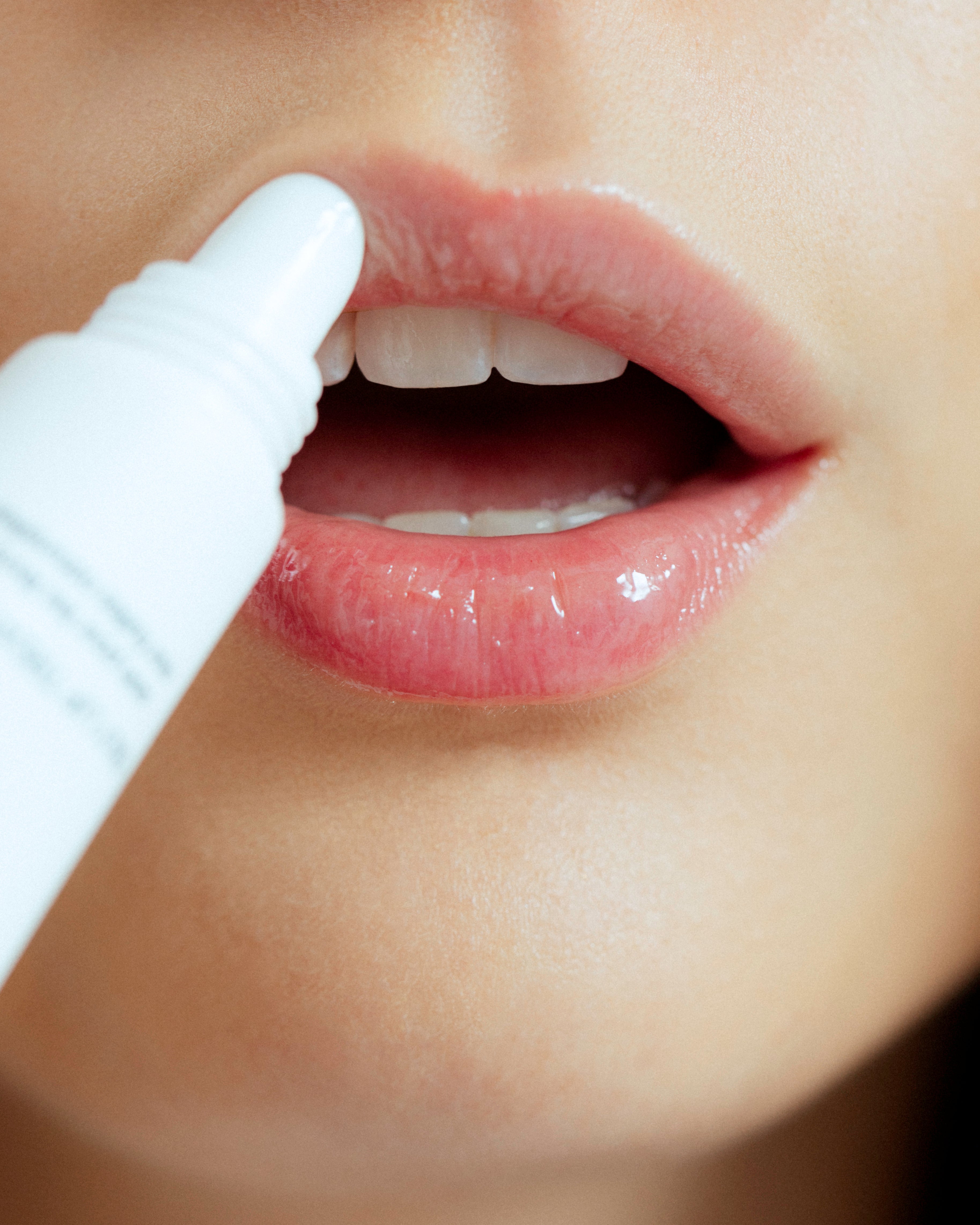 ADESSO BEAUTY - OILY LIP TREATMENT