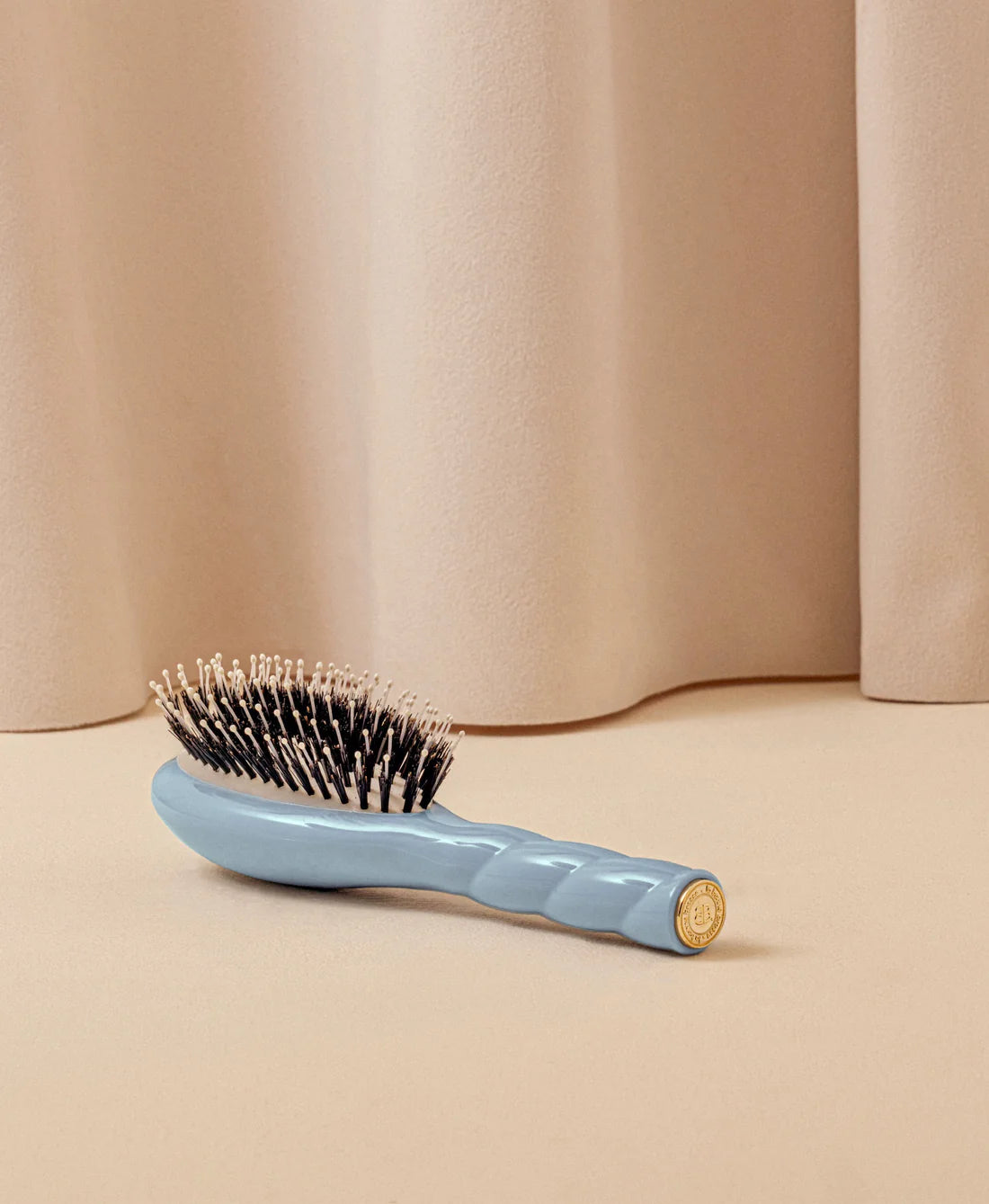 LA BONNE BROSSE - N.03 La Piccola L’Essenziale Dolcezza Spazzola Azzurro Cielo